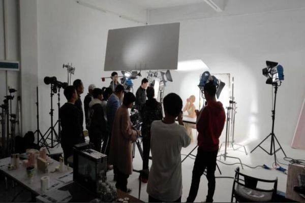 高仿明星账号频现短视频平台他们的目的是什么